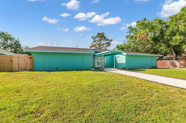3411 Woodcrest Drive, Baytown, TX 77521