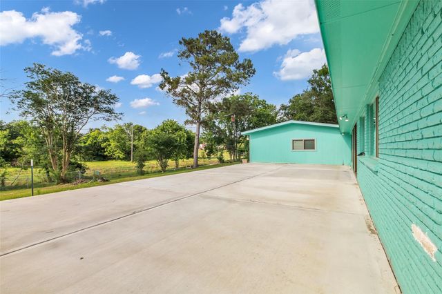 3411 Woodcrest Drive, Baytown, TX 77521