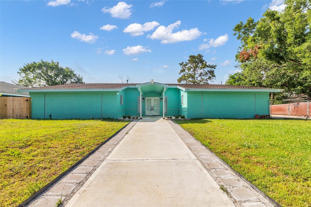 3411 Woodcrest Drive, Baytown, TX 77521