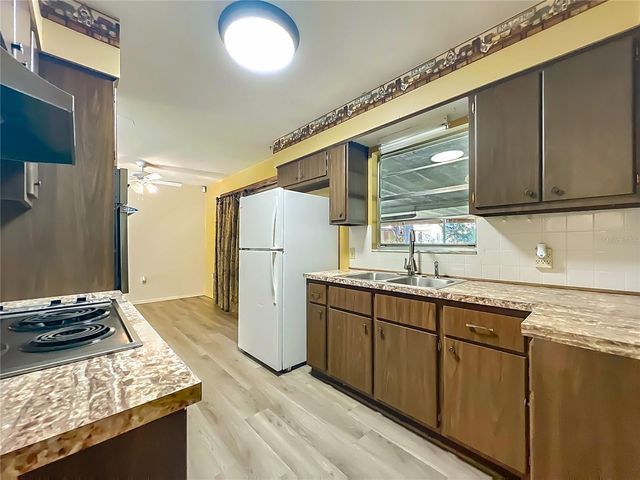 7802 MIZELL STREET, Coleman, FL 33521
