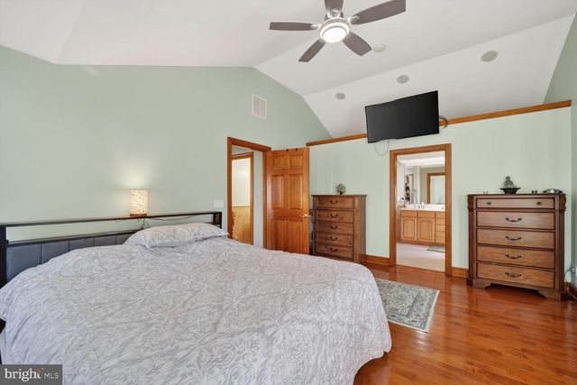 1161 STEAMBOAT RD, Shady Side, MD 20764