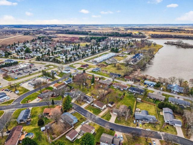 209 Midvale Drive, Marshall, WI 53559