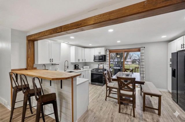 209 Midvale Drive, Marshall, WI 53559