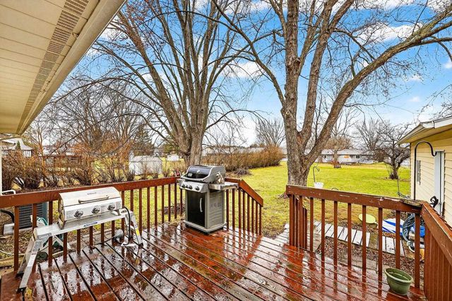 209 Midvale Drive, Marshall, WI 53559