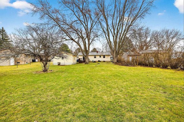 209 Midvale Drive, Marshall, WI 53559