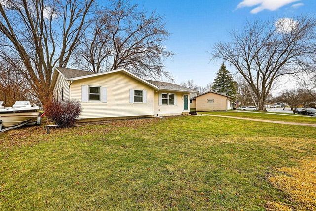209 Midvale Drive, Marshall, WI 53559