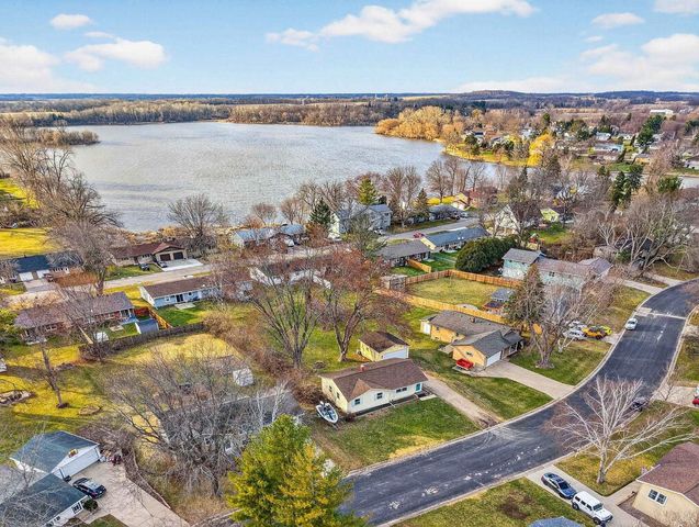 209 Midvale Drive, Marshall, WI 53559