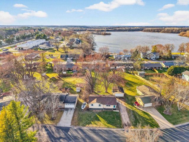 209 Midvale Drive, Marshall, WI 53559