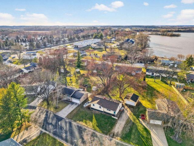 209 Midvale Drive, Marshall, WI 53559