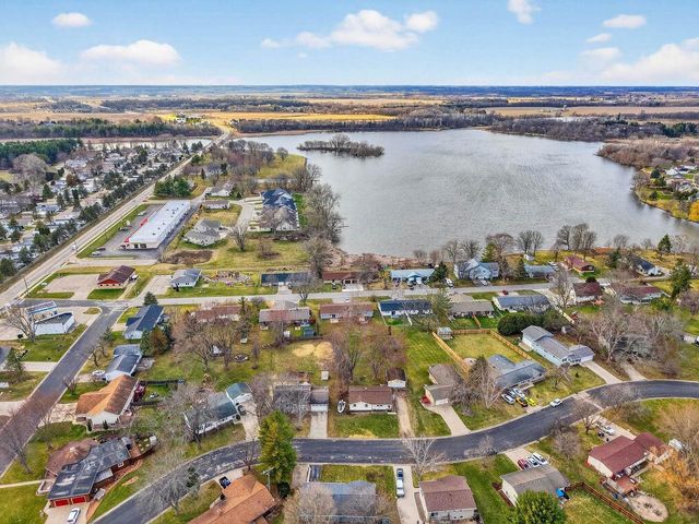 209 Midvale Drive, Marshall, WI 53559