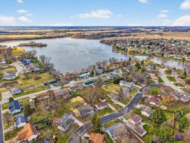 209 Midvale Drive, Marshall, WI 53559