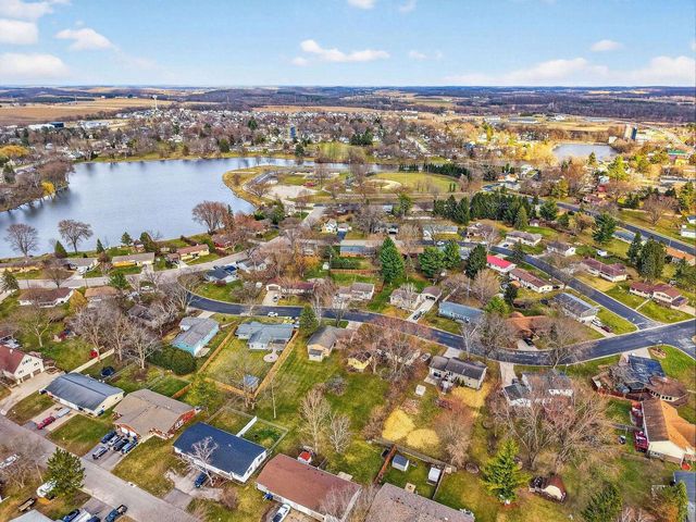 209 Midvale Drive, Marshall, WI 53559