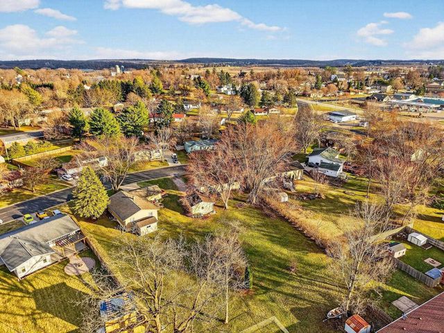 209 Midvale Drive, Marshall, WI 53559