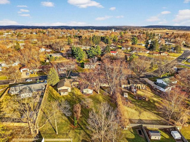 209 Midvale Drive, Marshall, WI 53559