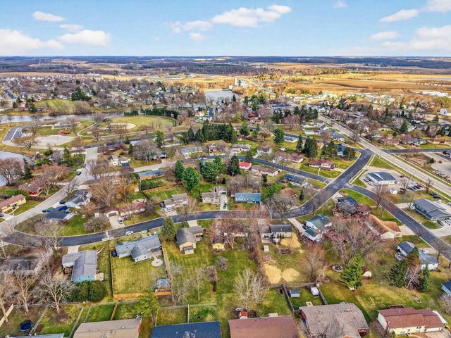 209 Midvale Drive, Marshall, WI 53559