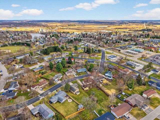 209 Midvale Drive, Marshall, WI 53559