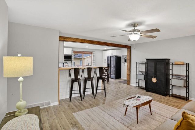 209 Midvale Drive, Marshall, WI 53559