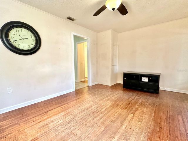 916 W WISCONSIN AVENUE, Deland, FL 32720