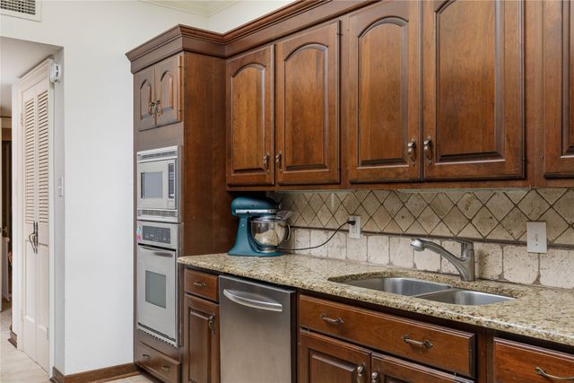 6126 Averill Way 103W, Dallas, TX 75225