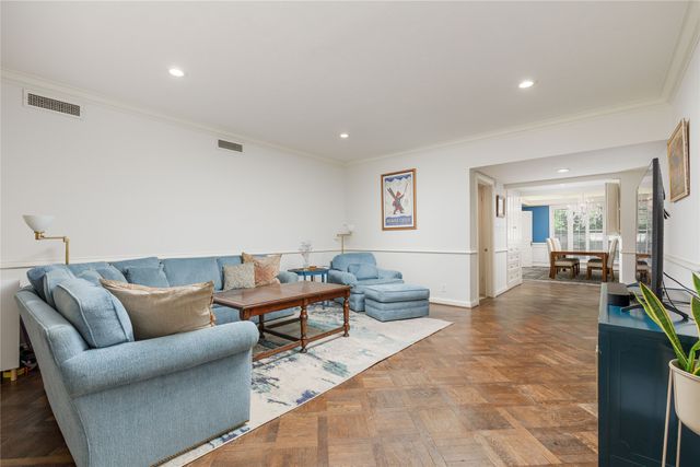 6126 Averill Way 103W, Dallas, TX 75225