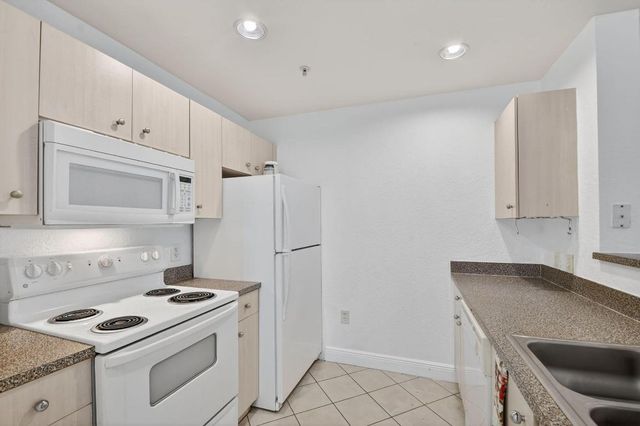 1805 N Flagler Drive 115, West Palm Beach, FL 33407