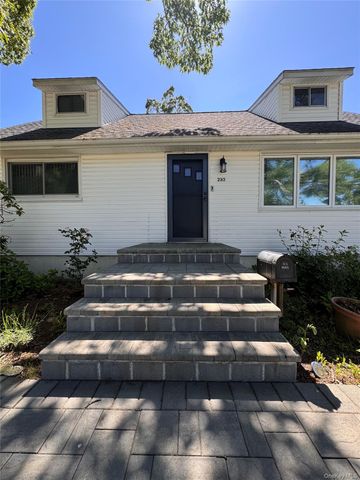 233 S 15th Street, Lindenhurst, NY 11757