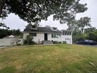 233 S 15th Street, Lindenhurst, NY 11757