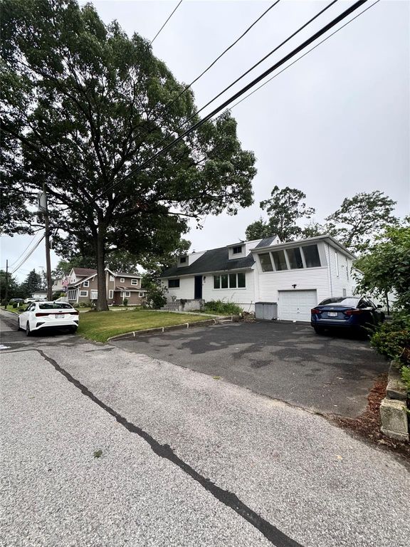 233 S 15th Street, Lindenhurst, NY 11757 — photo 5
