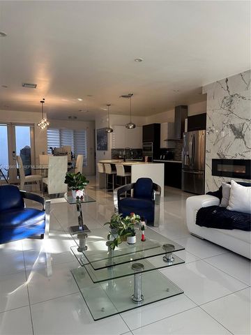 10361 NW 64th Ter, Doral, FL 33178