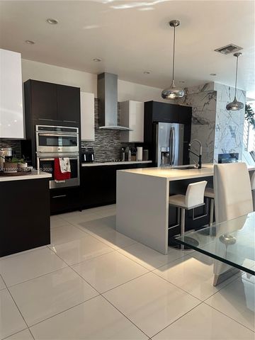 10361 NW 64th Ter, Doral, FL 33178