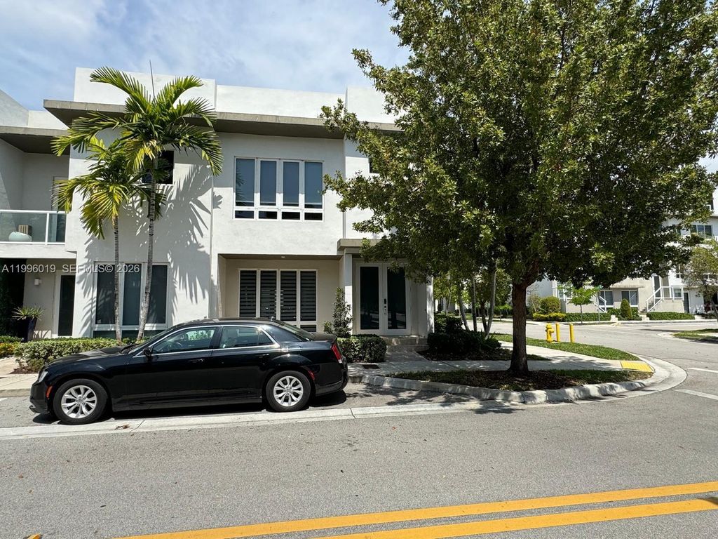 10361 NW 64th Ter, Doral, FL 33178