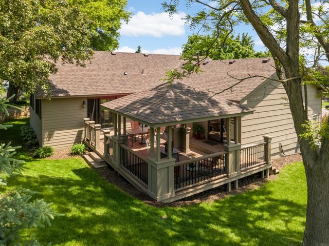 1255 Doe Circle, White Bear Lake, MN 55110