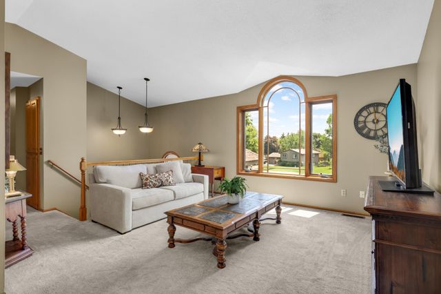 1255 Doe Circle, White Bear Lake, MN 55110