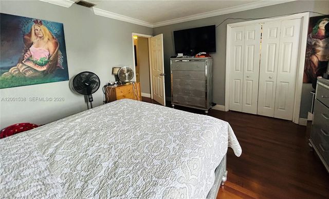 1589 W 73rd St, Hialeah, FL 33014