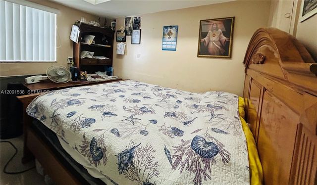 1589 W 73rd St, Hialeah, FL 33014