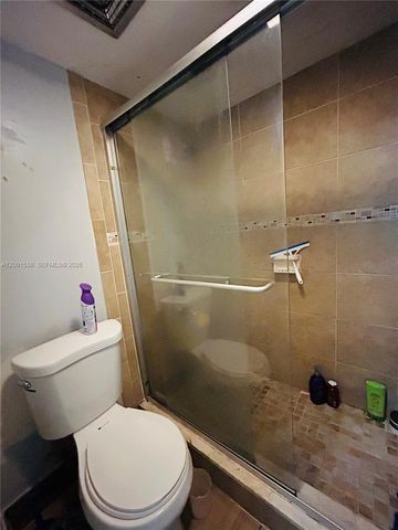 1589 W 73rd St, Hialeah, FL 33014