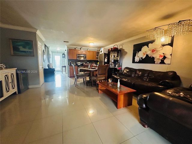 1589 W 73rd St, Hialeah, FL 33014