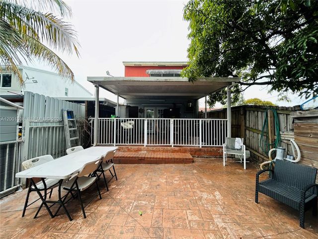 1589 W 73rd St, Hialeah, FL 33014