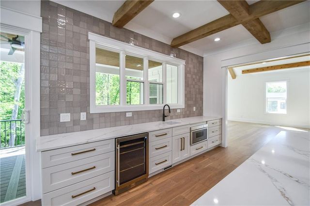 1136 Lexington Ridge Road, Hoschton, GA 30548