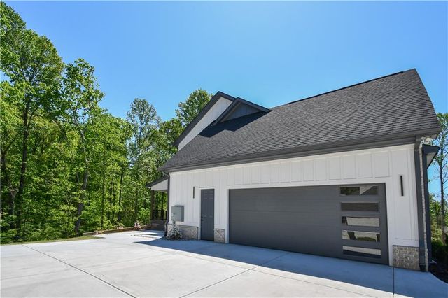 1136 Lexington Ridge Road, Hoschton, GA 30548