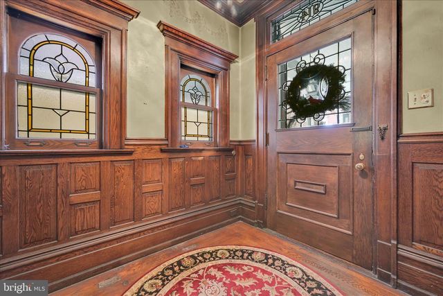 914 W MARKET ST, Pottsville, PA 17901