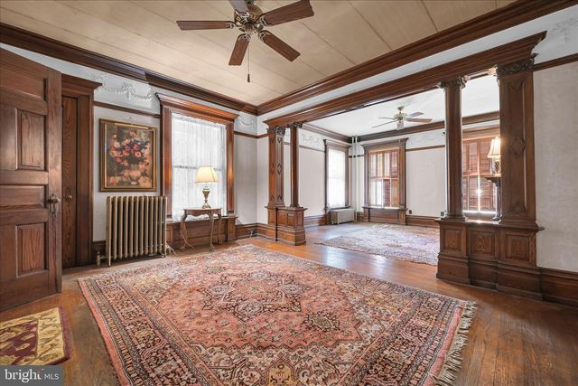 914 W MARKET ST, Pottsville, PA 17901