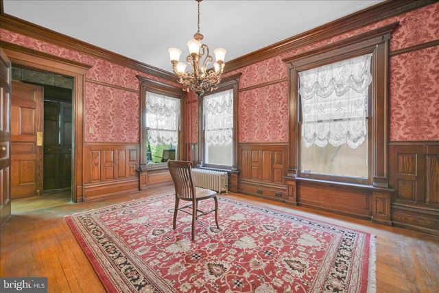 914 W MARKET ST, Pottsville, PA 17901