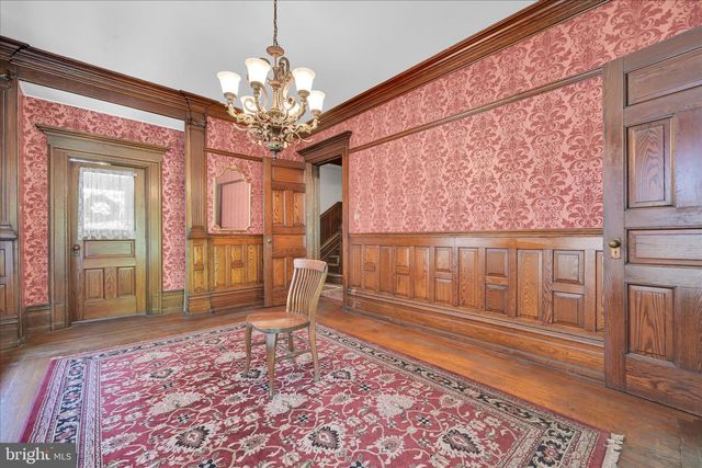 914 W MARKET ST, Pottsville, PA 17901