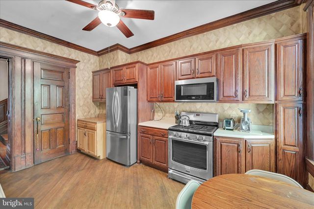 914 W MARKET ST, Pottsville, PA 17901