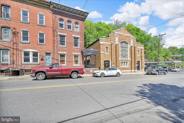 914 W MARKET ST, Pottsville, PA 17901