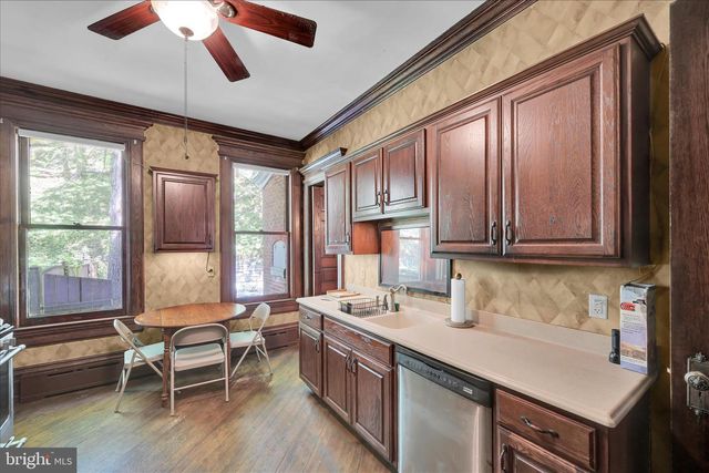 914 W MARKET ST, Pottsville, PA 17901