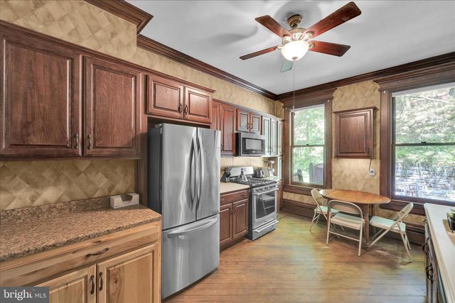 914 W MARKET ST, Pottsville, PA 17901
