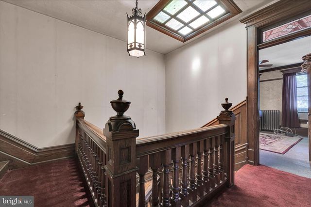 914 W MARKET ST, Pottsville, PA 17901