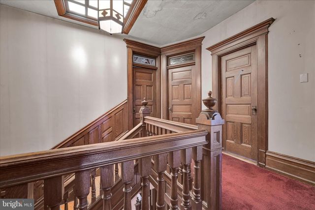 914 W MARKET ST, Pottsville, PA 17901